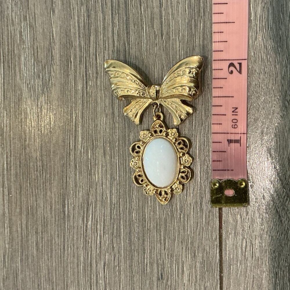 Dangling Mother of Pearl Florenza Pin Goldtone Bow Regency Cottage Victorian - Picture 1 of 2
